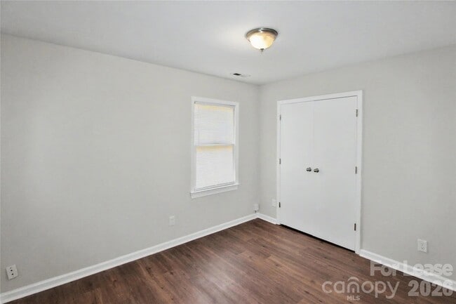 Building Photo - 1228 Pegram St