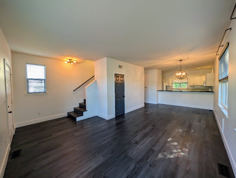 Building Photo - 200 Whispering Pine Pl