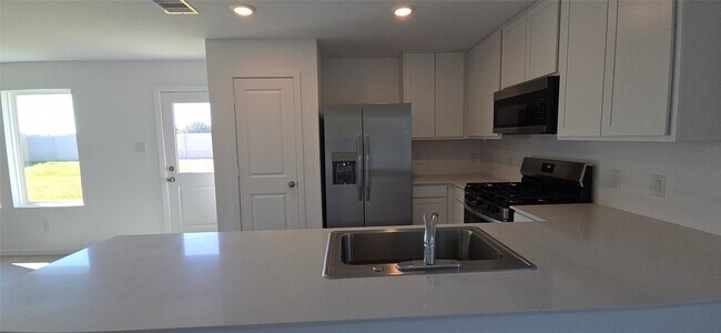 Building Photo - 6803 Flowering Ginger Ln