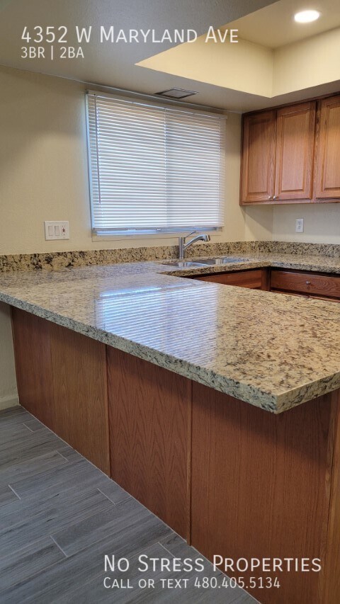 Building Photo - Remodeled 3 Bedroom Townhome off 43rd Ave ...
