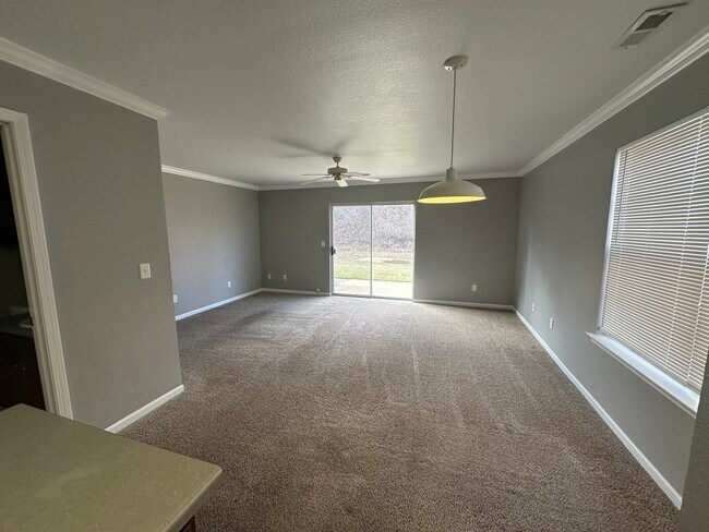 Building Photo - 833 Woodside Creek Dr