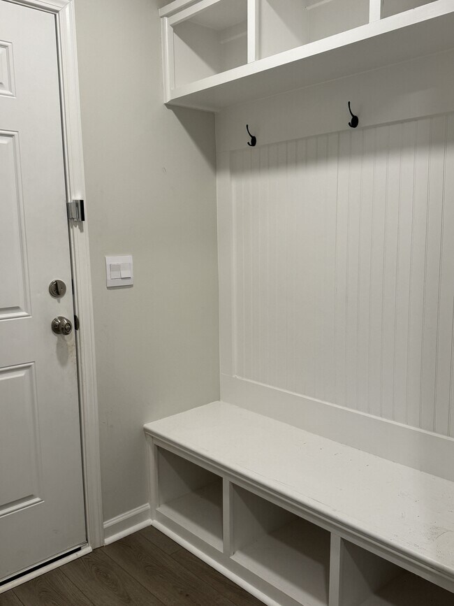 Building Photo - 424 Kohn Dr