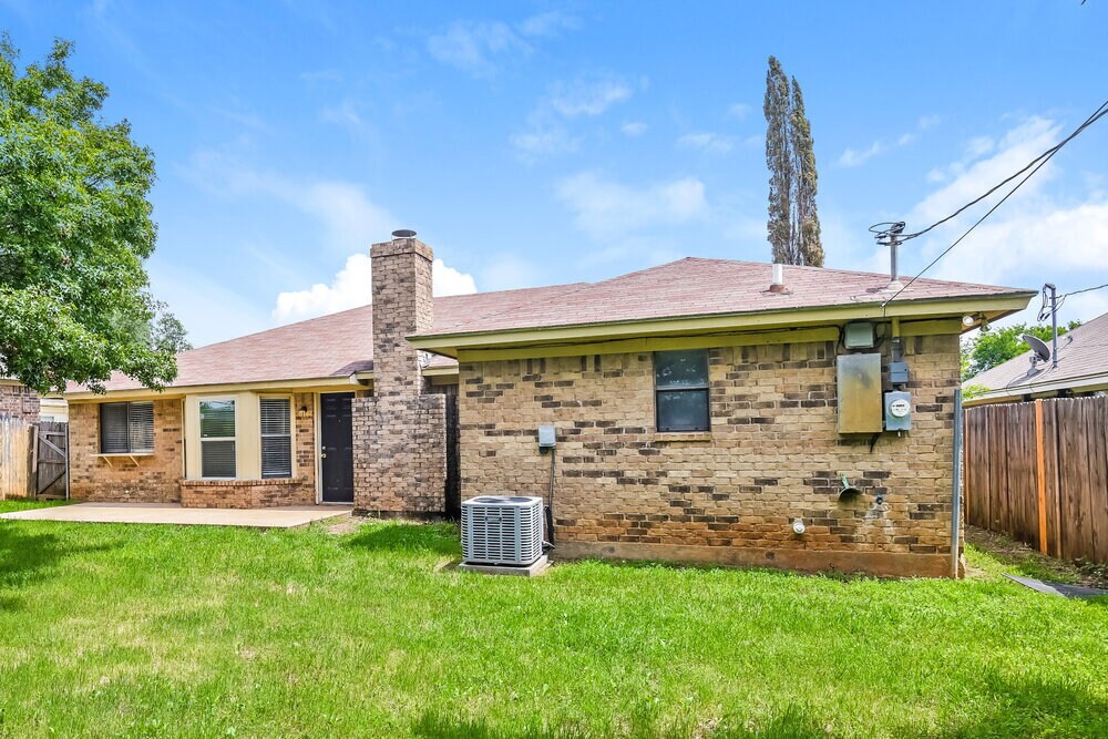 Building Photo - 7908 Gladewater Dr