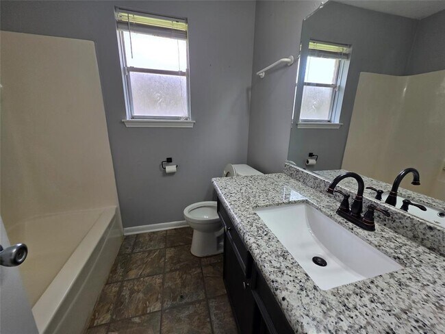 Building Photo - 814 Cascade Creek Dr