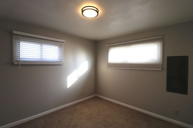 Building Photo - Charming 3 bedroom home on Corner Lot!