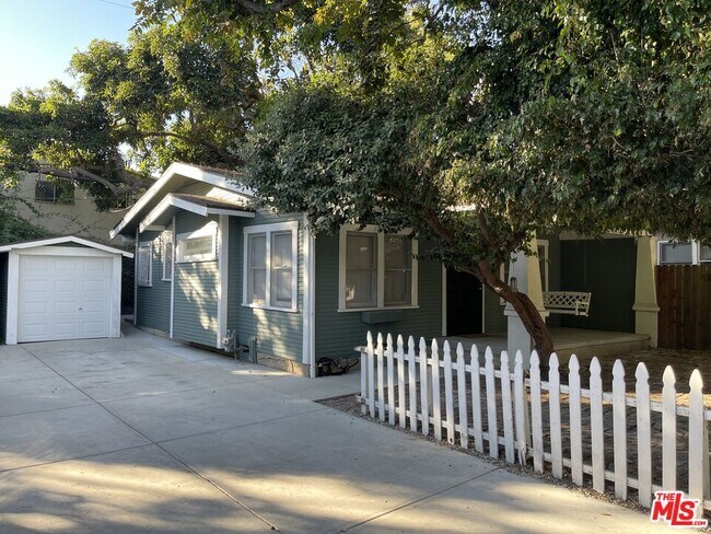 Building Photo - 1155 1/2 N Genesee Ave