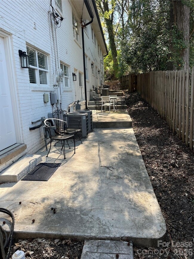 Building Photo - 1816 N McDowell St