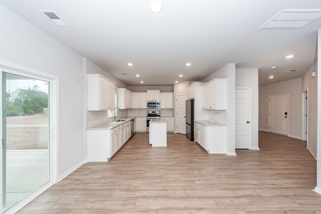 Building Photo - 4 Bedroom, 2.5 Bathroom Home in Cane Bay Plantation - Summerville