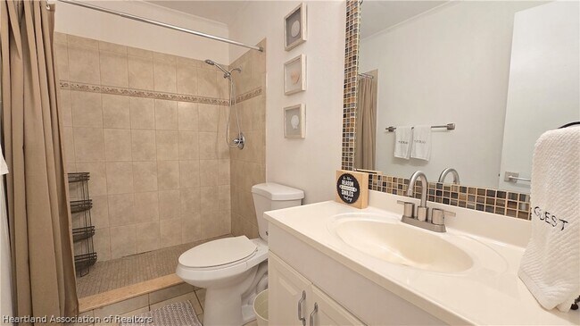 Building Photo - 639 Killarney Dr
