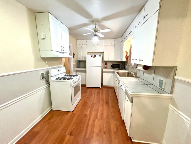 Building Photo - *MOVE IN SPECIAL* Stylishly Renovated Home with Fenced Backyard & Two Living Areas!
