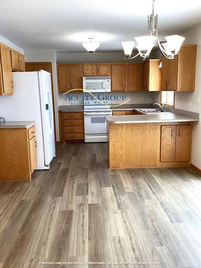 Building Photo - 3BR, 3BA Three Level Split in Zimmerman