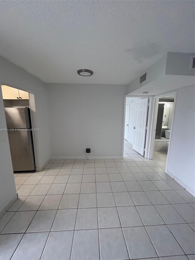 Building Photo - 17021 N Bay Rd