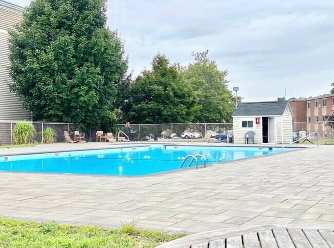 Building Photo - 2108 Phillips Rd