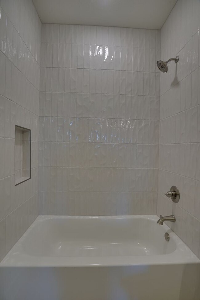 Building Photo - 300 Red Bird Dr