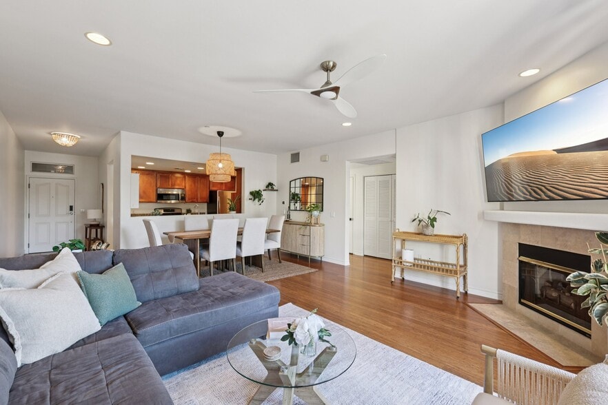 Building Photo - 3990 Centre St