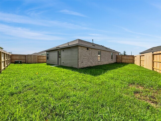 Building Photo - 6026 Starling Dr