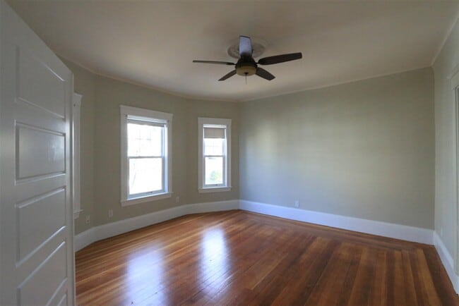 Building Photo - 39 Hall Ave