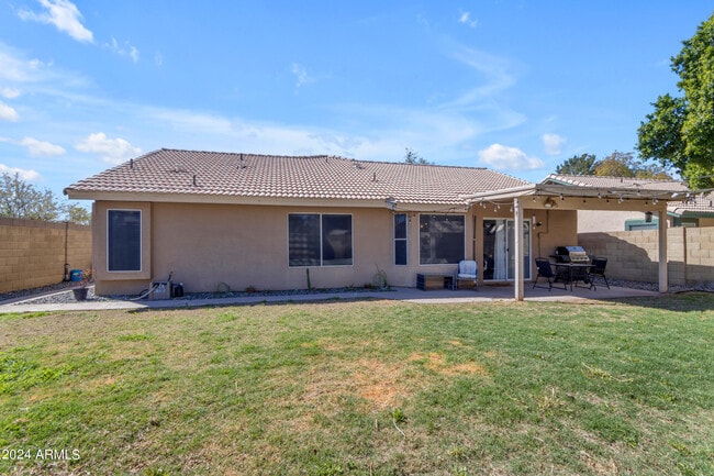 Building Photo - 1114 E Artesian Way
