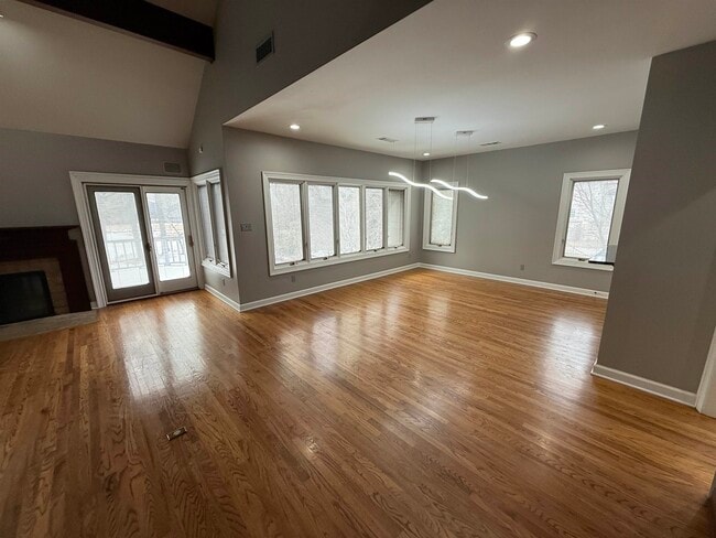 Building Photo - 765 Sweetbrier Rd