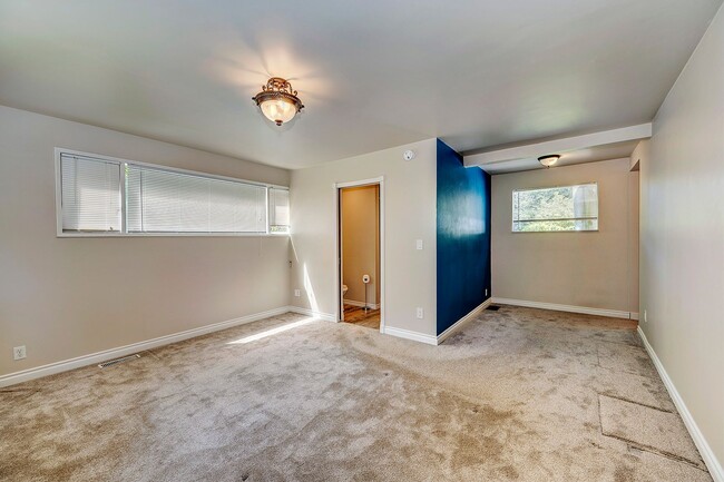 Building Photo - Bothell Rambler