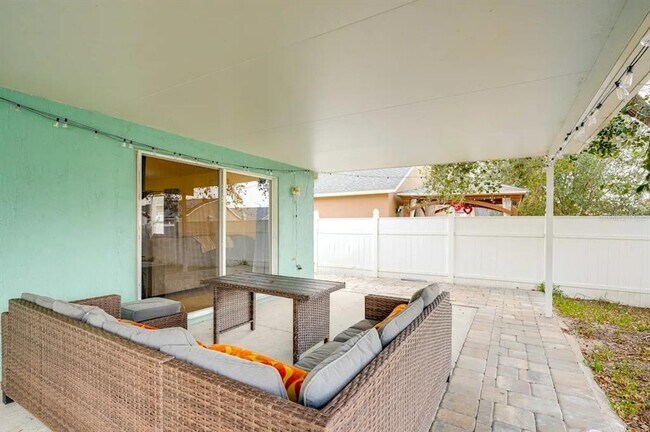 Building Photo - 739 Delancey Dr