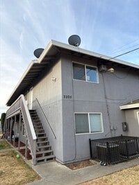 Building Photo - 2205 15th Ave
