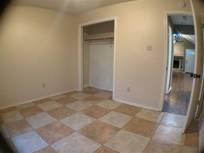 Building Photo - 16041 Stoneham Cir