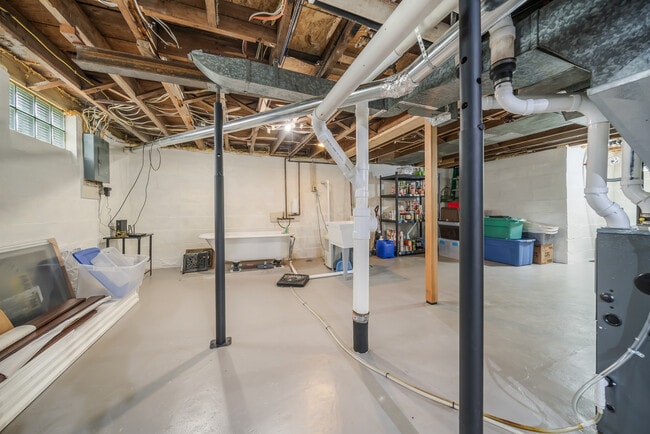 Building Photo - 1436 W Prospect Ave