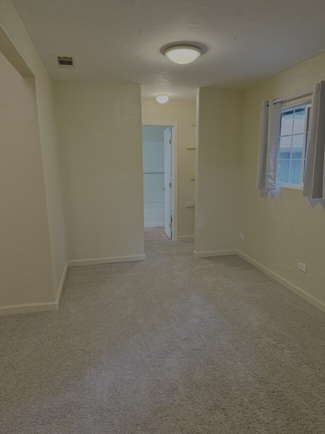 Building Photo - 5542 Gilmore Rd