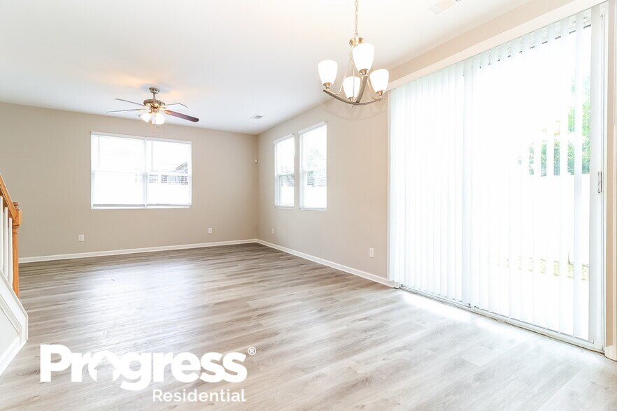 Building Photo - 284 Hiawassee Dr