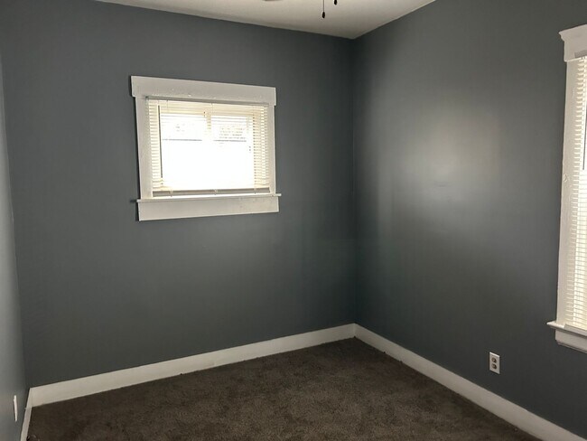 Building Photo - 2646-2648 E 122nd St