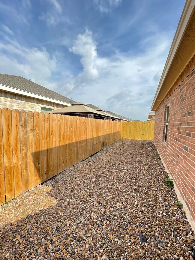 Building Photo - 1602 W Greenwich St