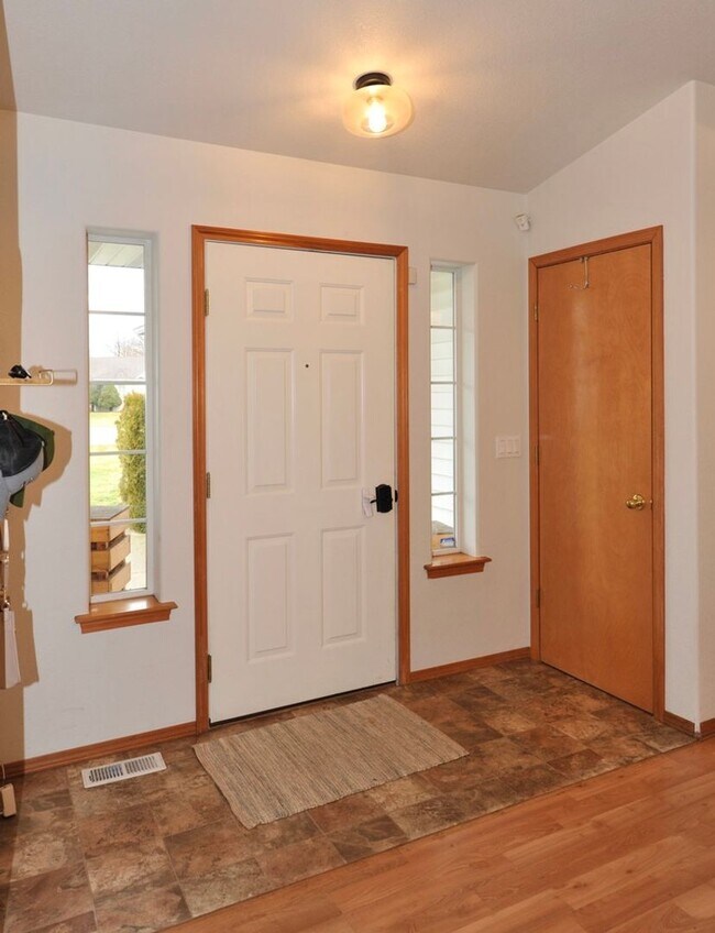 Building Photo - Hayden Rancher with RV parking