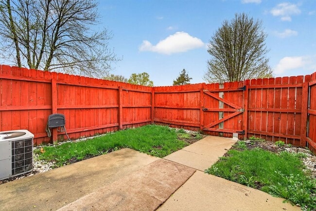 Building Photo - 115 Colonial Pkwy