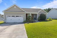 Building Photo - Open Floor Plan! Great Location!