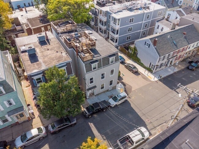 Building Photo - 47 Telegraph St