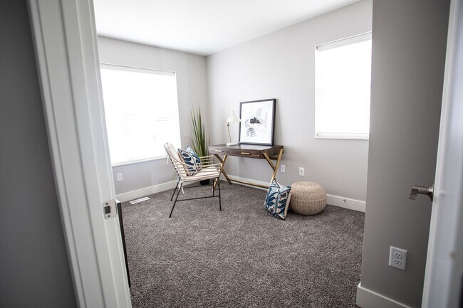 Building Photo - Spruce | Three Bedroom - Exterior Walkout