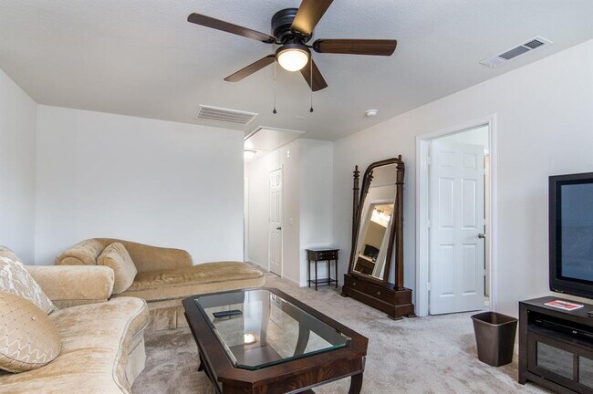 Building Photo - 9738 Birdsnest Ct