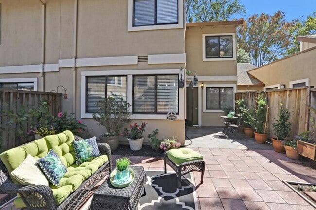 Building Photo - 545 Cassatt Way