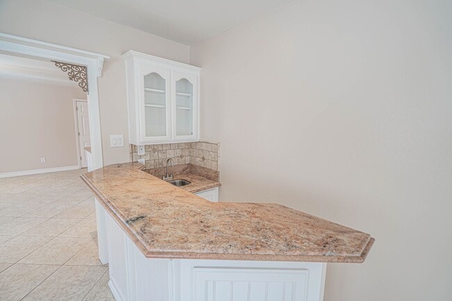 Building Photo - Valencia 4 Bedroom Home for Rent.