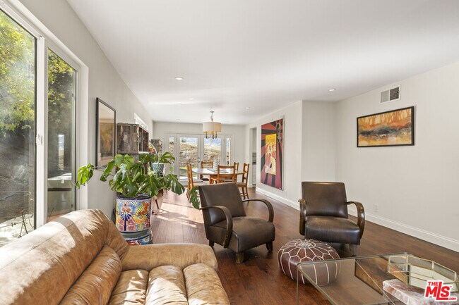 Building Photo - 3804 Vista Linda Dr