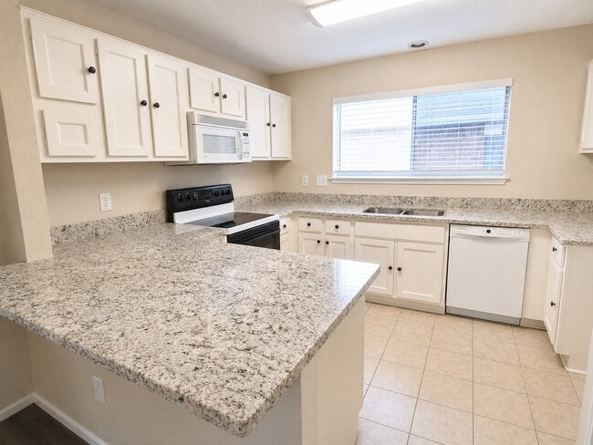 Building Photo - 2506 Radcliffe Dr