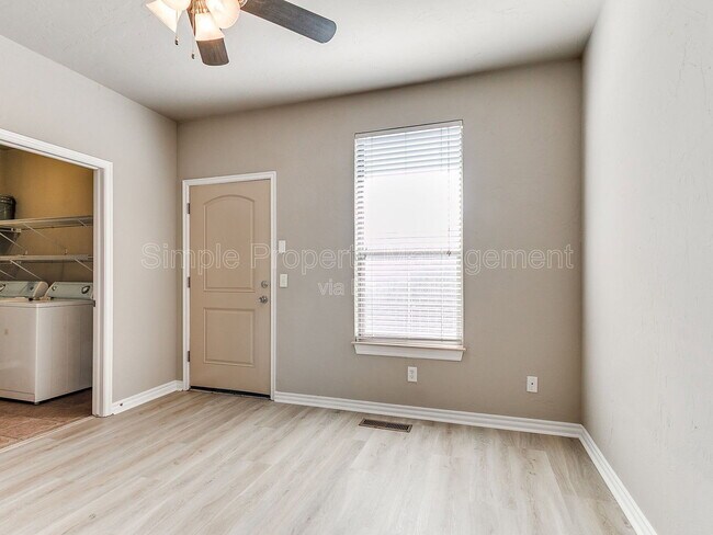Building Photo - 1812 E Alameda St