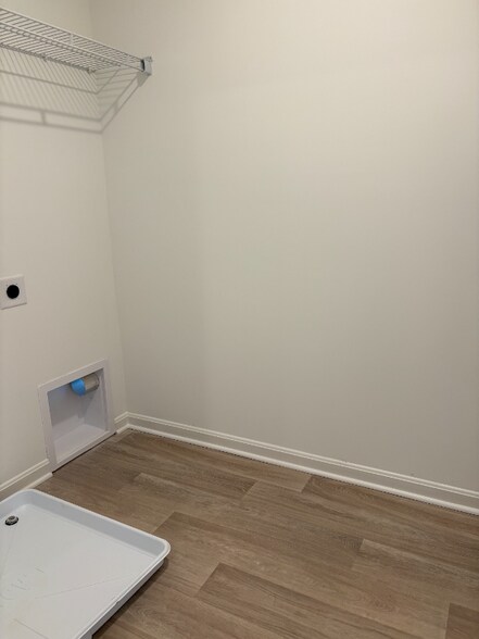 Building Photo - 2003 Lyndon Green Cir