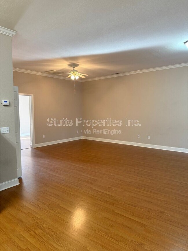 Building Photo - 202 S Cave St