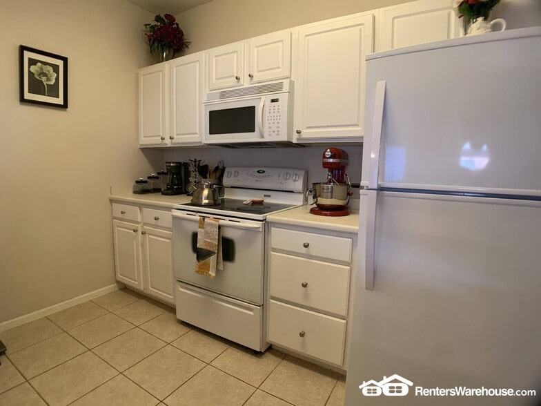 Building Photo - 6255 Beechtree Dr