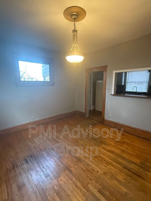 Building Photo - 1323 SW Garfield Ave