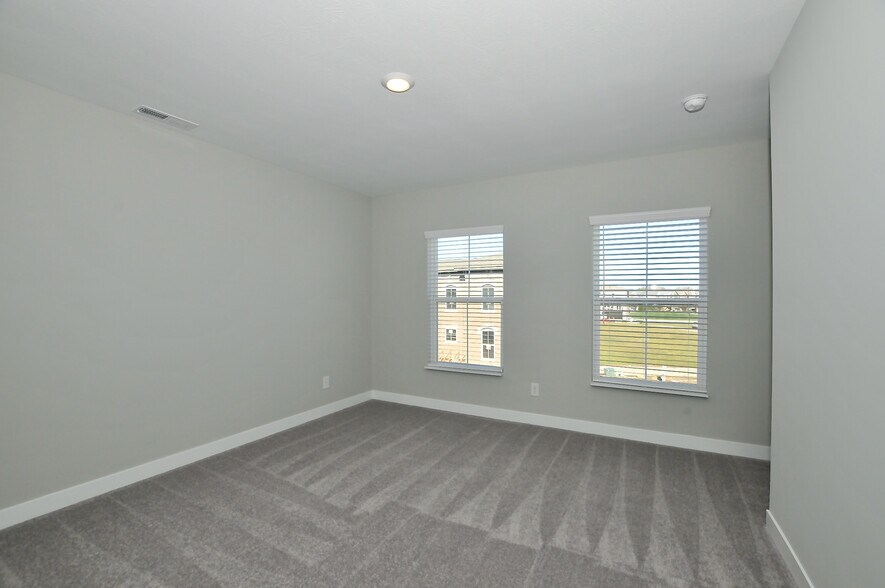 Building Photo - 927 Yorkshire Ln