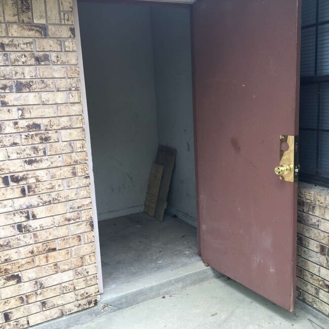 Building Photo - 1017 Sybil Dr