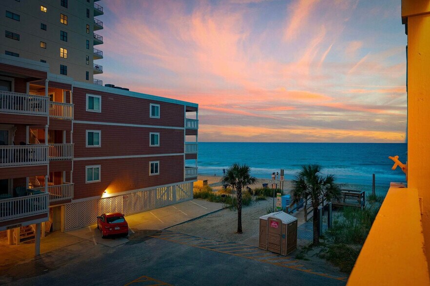 Building Photo - 824 N Waccamaw Dr